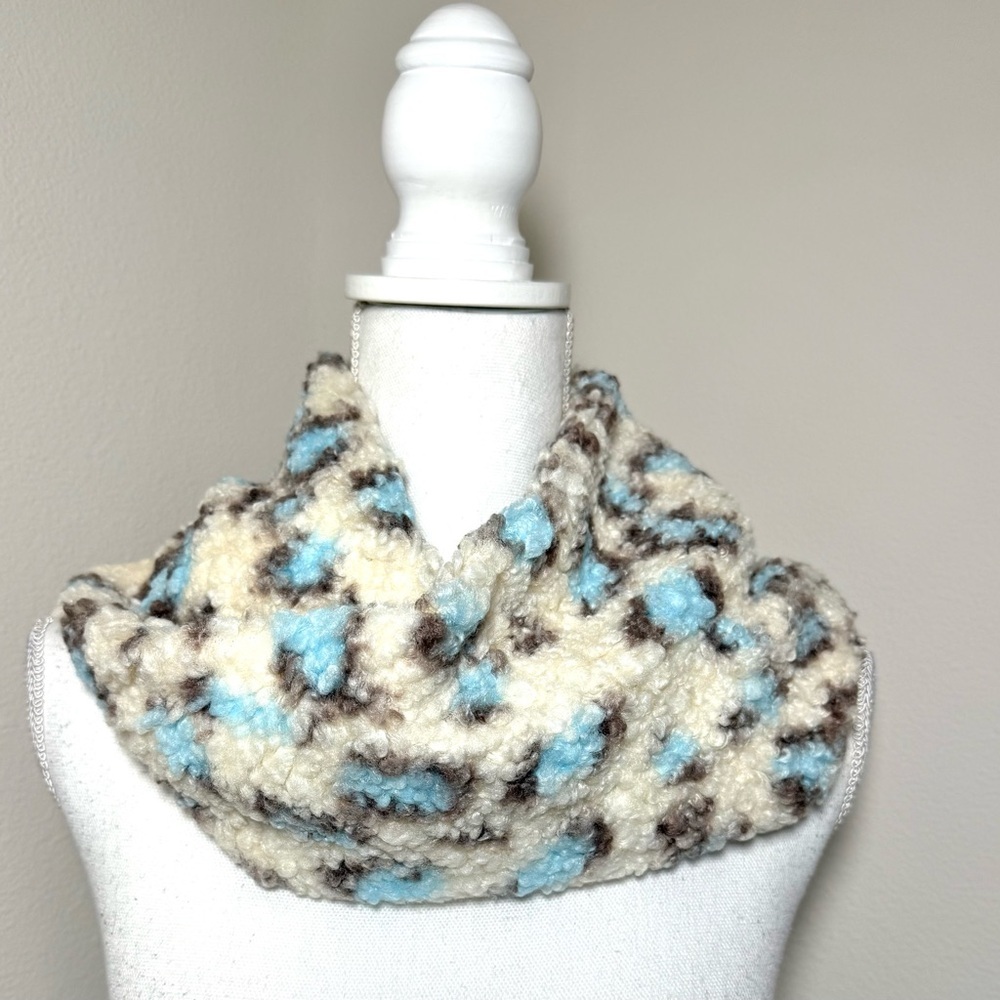 NWT‎ Fadivo Animal Print Sherpa Texture Infiniti Scarf Women One Size